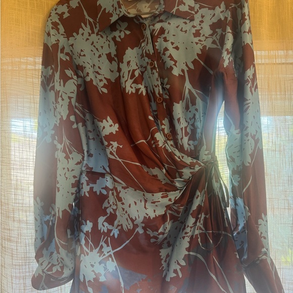 Floral Button-Up Blouse - Picture 2 of 4